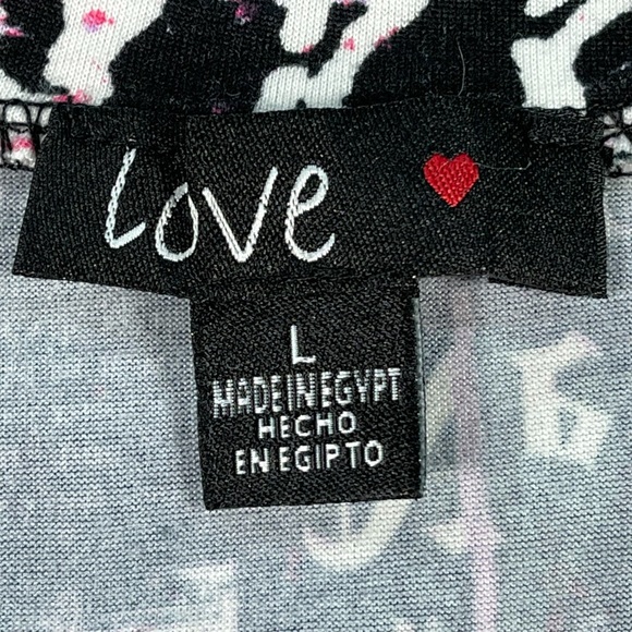 Love ❤️ size large paint splatter newspaper vneck curved hem short sleeve shirt - Picture 10 of 10